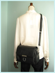 FRED PERRY(フレッドペリー)/ショルダーバッグ(CONSTRUCTED BOOK HANDBAG) Black -送料無料-